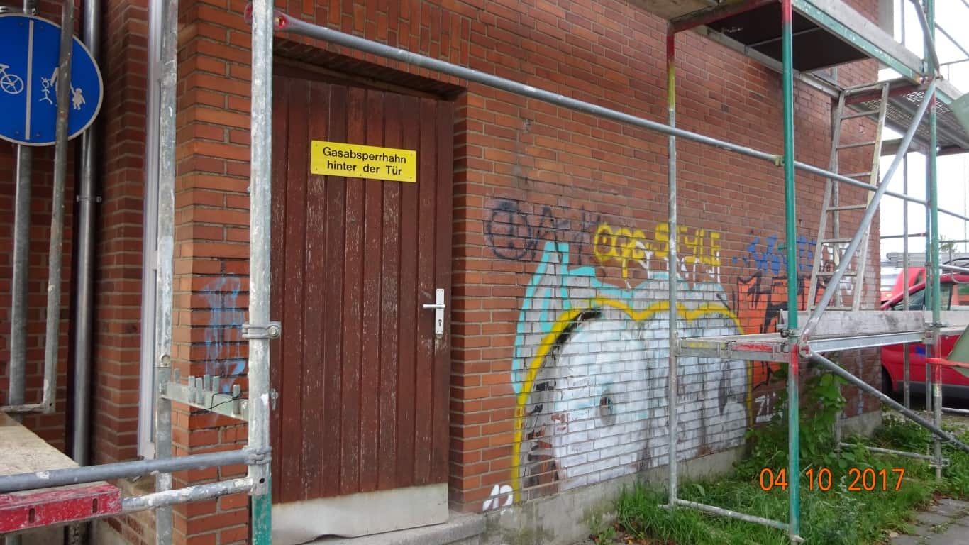 Graffitientfernung, Fassadenreinigung und Graffitischutz Klinkerfassade in Rheinbach NRW