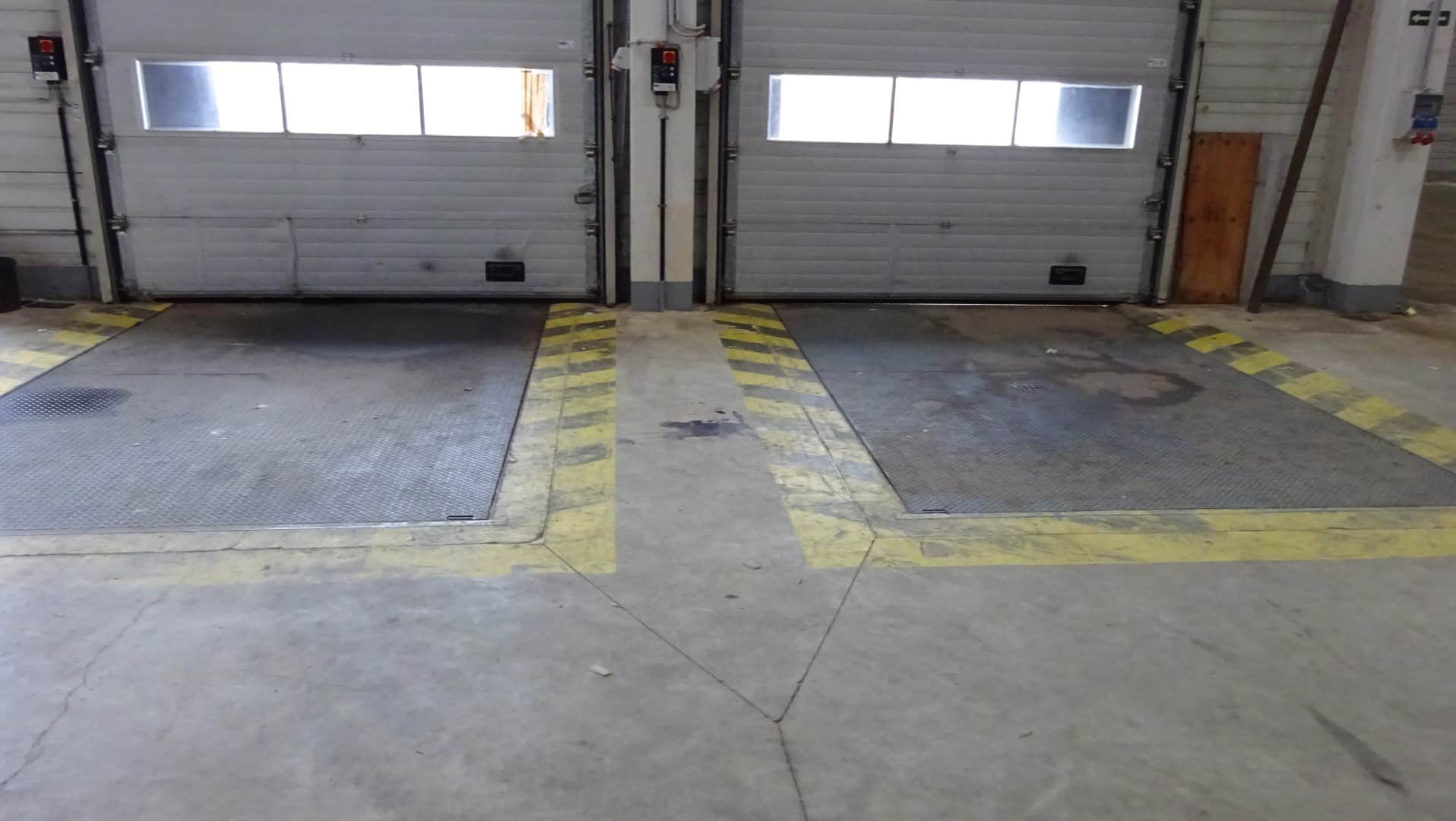 Lagerhalle in Remscheid – Öl, alte Farbe und Bodenmarkierung entfernen
